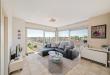 Centrally located corner flat with a sunny terrace and unobstructed views