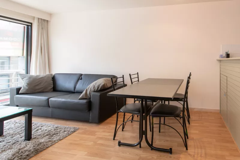 Ready-to-live apartment with 2 bedrooms in the shopping street.
