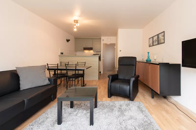 Ready-to-live apartment with 2 bedrooms in the shopping street.