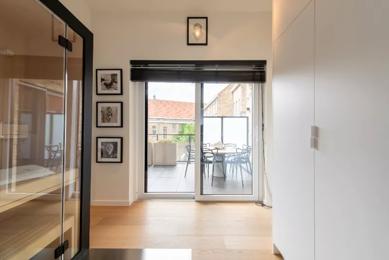 Recent instapklaar luxe-appartement met 2 slpk, dressing en zonneterras te Nieuwpoort-Stad.