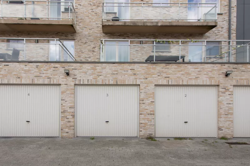 Recent instapklaar luxe-appartement met 2 slpk, dressing en zonneterras te Nieuwpoort-Stad.