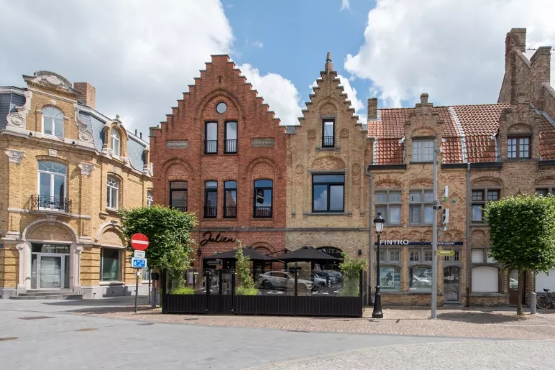 Recent instapklaar luxe-appartement met 2 slpk, dressing en zonneterras te Nieuwpoort-Stad.