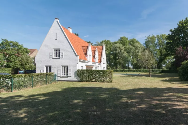 Uitzonderlijke villa op 3299m² gelegen op toplocatie te Nieuwpoort-Bad.