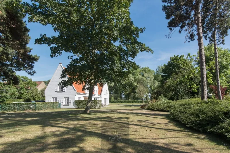 Uitzonderlijke villa op 3299m² gelegen op toplocatie te Nieuwpoort-Bad.