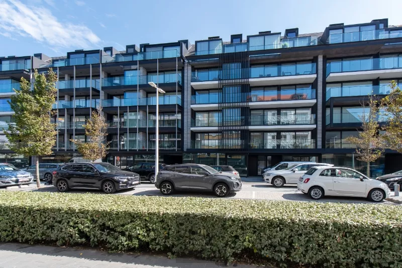 Instapklaar recent luxueus duplex-appartement met 2 terrassen in residentie Lectus IX.