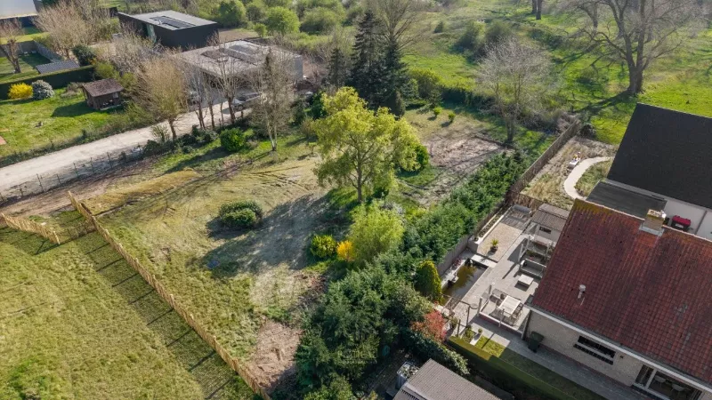 Uniek gelegen perceel bouwgrond van 1475m² grenzend aan natuurgebied.