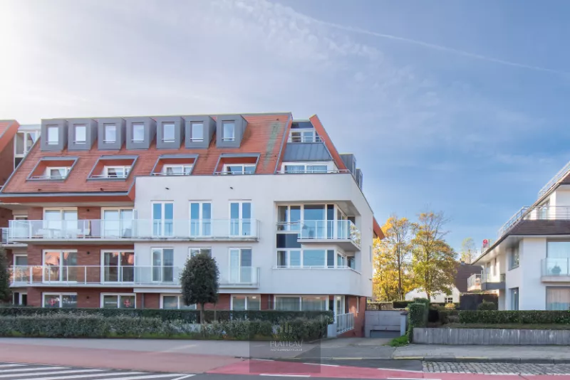 Appartement duplex récent avec une chambre et un coin nuit.
