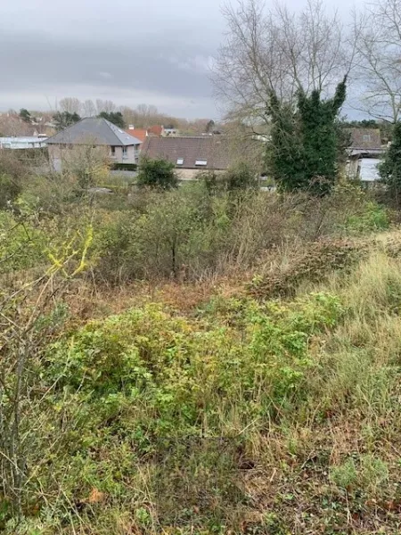 Belle parcelle de terrain à bâtir de 956 m² située dans la Golflaan à Oostduinkerke, à proximité de la réserve naturelle des dunes de Doornpanne et à quelques pas du centre et de la mer.