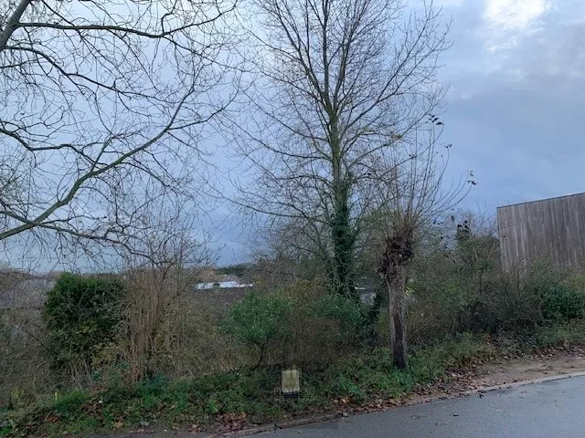Belle parcelle de terrain à bâtir de 956 m² située dans la Golflaan à Oostduinkerke, à proximité de la réserve naturelle des dunes de Doornpanne et à quelques pas du centre et de la mer.
