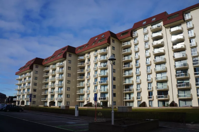 Large underground garage box on level -1 of the Zonnewende residence.