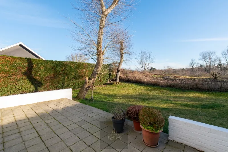 South-facing villa with 4 bedrooms overlooking a protected nature reserve!