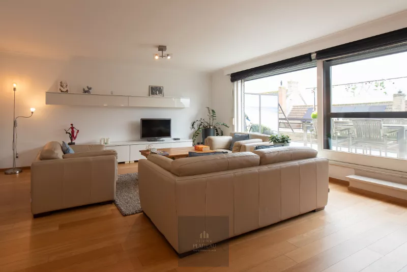 Prachtig appartement met 3 slpk en grote terrassen, zeer centraal gelegen te Nieuwpoort-Stad op slechts 150m van de markt.