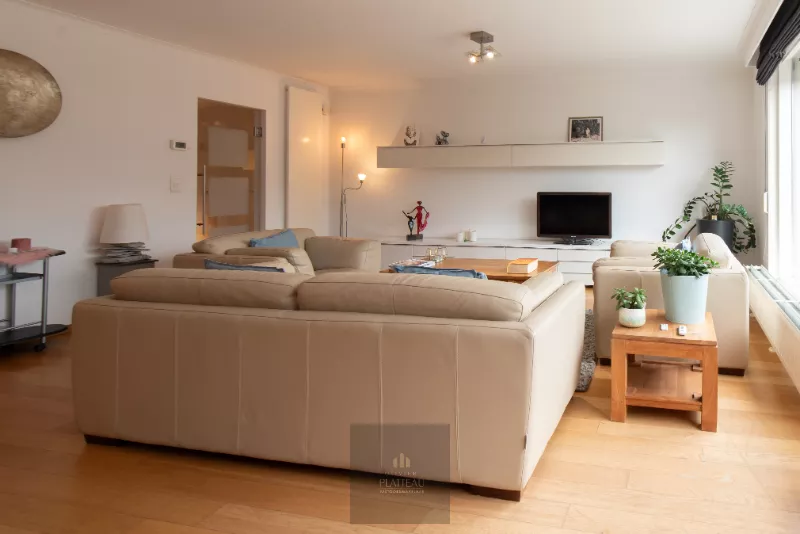 Prachtig appartement met 3 slpk en grote terrassen, zeer centraal gelegen te Nieuwpoort-Stad op slechts 150m van de markt.