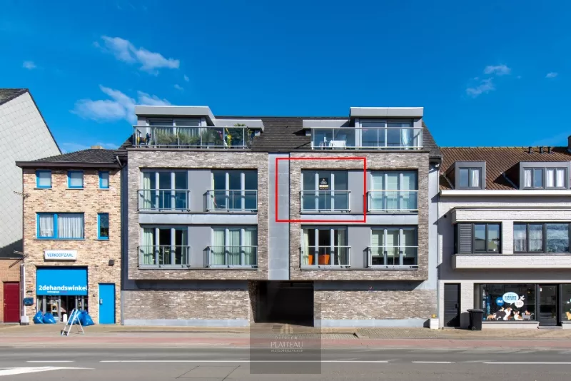 Recent one-bedroom apartment with parking space and basement storage room.