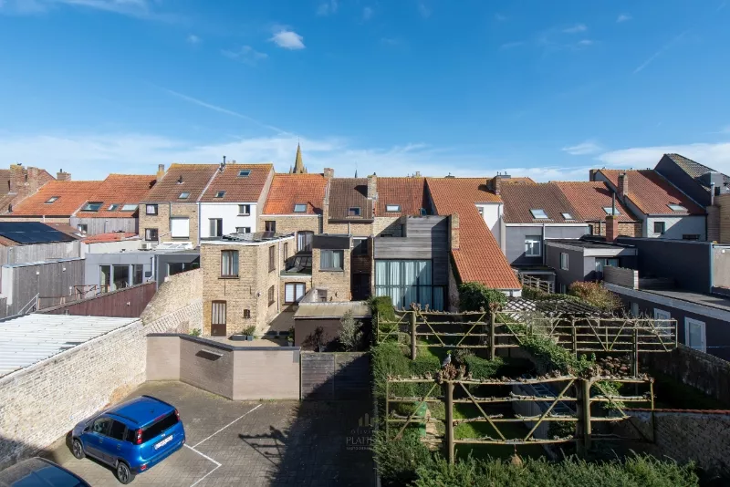 Recent one-bedroom apartment with parking space and basement storage room.