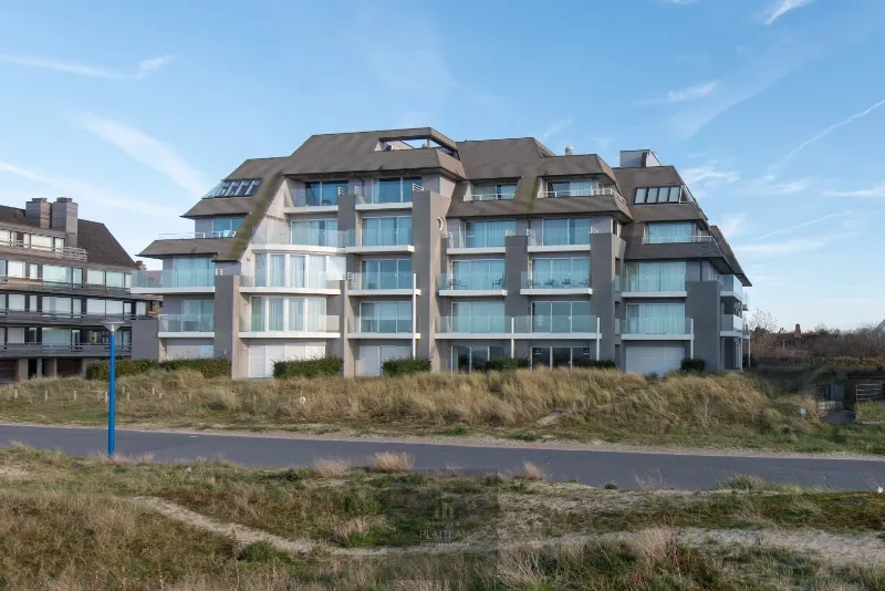 Uitzonderlijk doorloop-appartement aan het strand van Groenendijk.