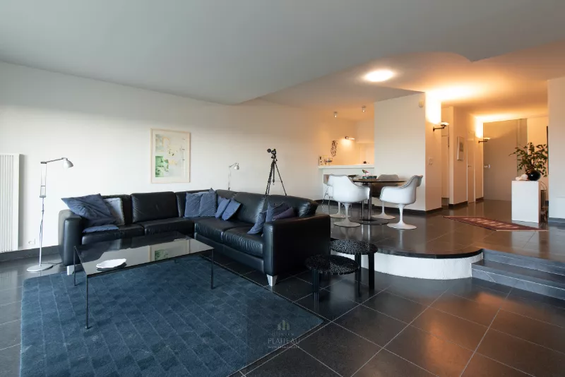 Uitzonderlijk doorloop-appartement aan het strand van Groenendijk.