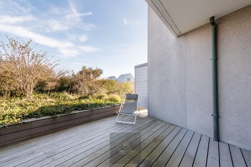Uitzonderlijk doorloop-appartement aan het strand van Groenendijk.