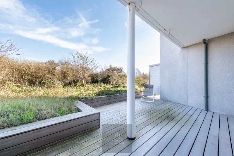 Uitzonderlijk doorloop-appartement aan het strand van Groenendijk.