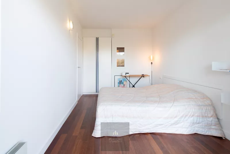 Uitzonderlijk doorloop-appartement aan het strand van Groenendijk.