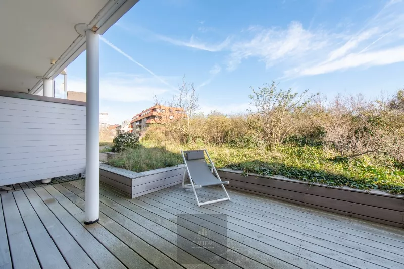 Uitzonderlijk doorloop-appartement aan het strand van Groenendijk.