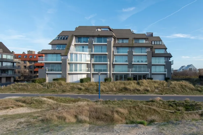 Uitzonderlijk doorloop-appartement aan het strand van Groenendijk.