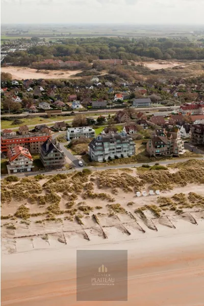 Uitzonderlijk doorloop-appartement aan het strand van Groenendijk.