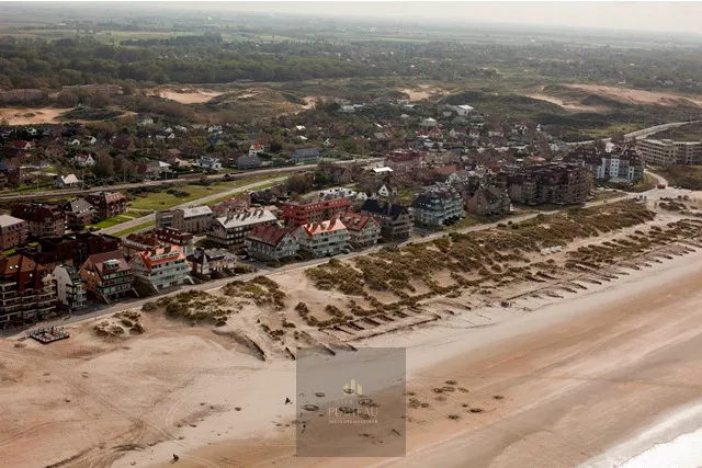 Uitzonderlijk doorloop-appartement aan het strand van Groenendijk.