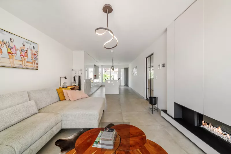 A recently built, move-in-ready flat with a side view of the sea in the Robbe Douce residential complex.