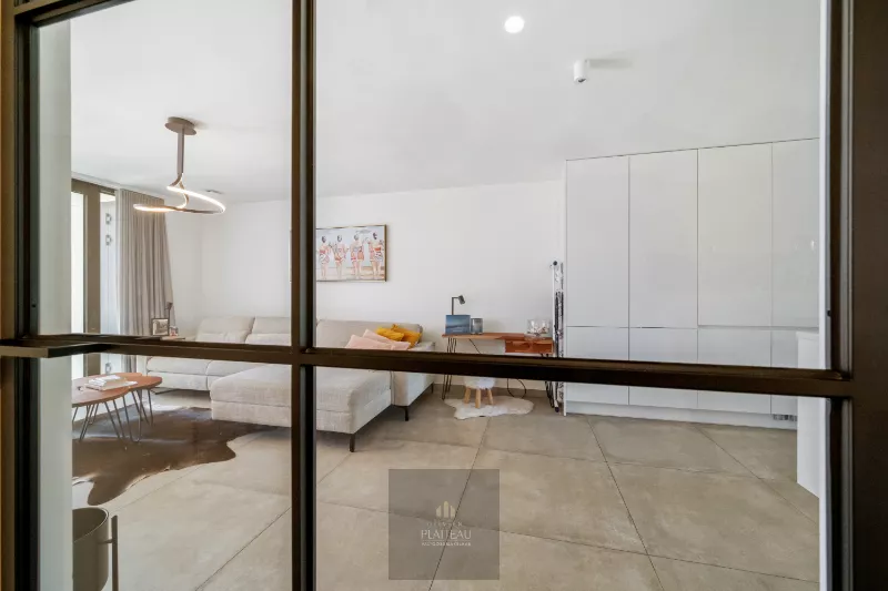 A recently built, move-in-ready flat with a side view of the sea in the Robbe Douce residential complex.