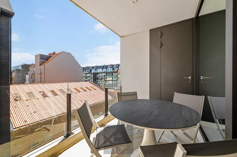 A recently built, move-in-ready flat with a side view of the sea in the Robbe Douce residential complex.