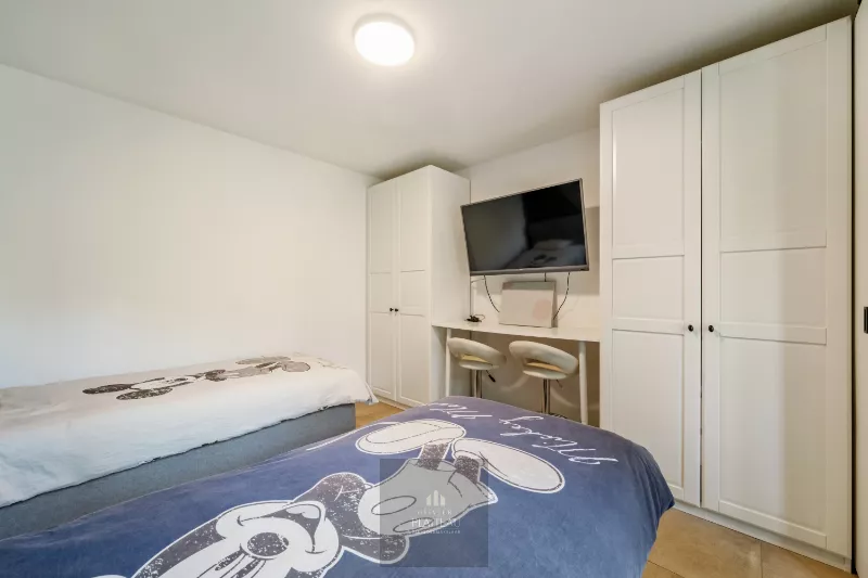 A recently built, move-in-ready flat with a side view of the sea in the Robbe Douce residential complex.