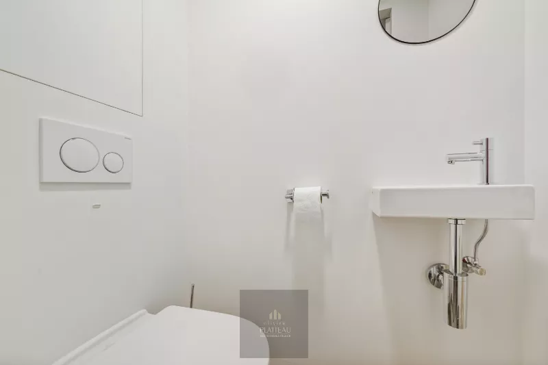 A recently built, move-in-ready flat with a side view of the sea in the Robbe Douce residential complex.