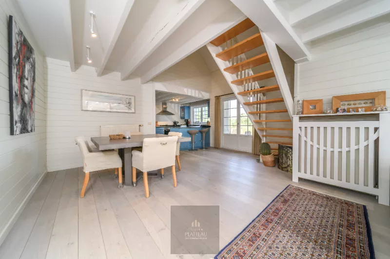 Charmante Mi Casa-villa op 1271m² op slechts 400 meter van zee.