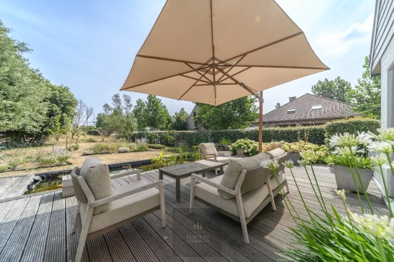 Charmante Mi Casa-villa op 1271m² op slechts 400 meter van zee.