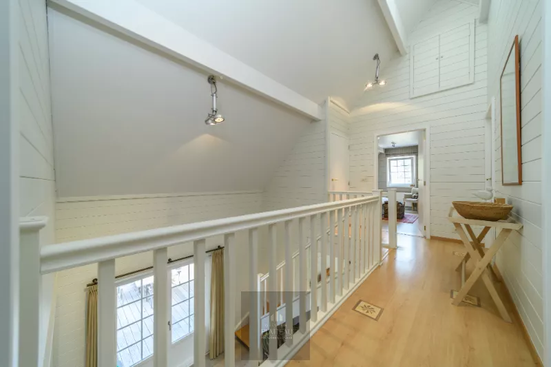 Charmante Mi Casa-villa op 1271m² op slechts 400 meter van zee.