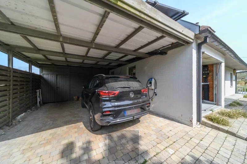 Charmante Mi Casa-villa op 1271m² op slechts 400 meter van zee.
