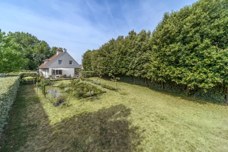 Charmante Mi Casa-villa op 1271m² op slechts 400 meter van zee.