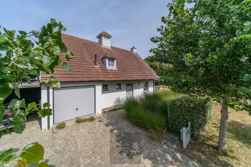 Charmante Mi Casa-villa op 1271m² op slechts 400 meter van zee.
