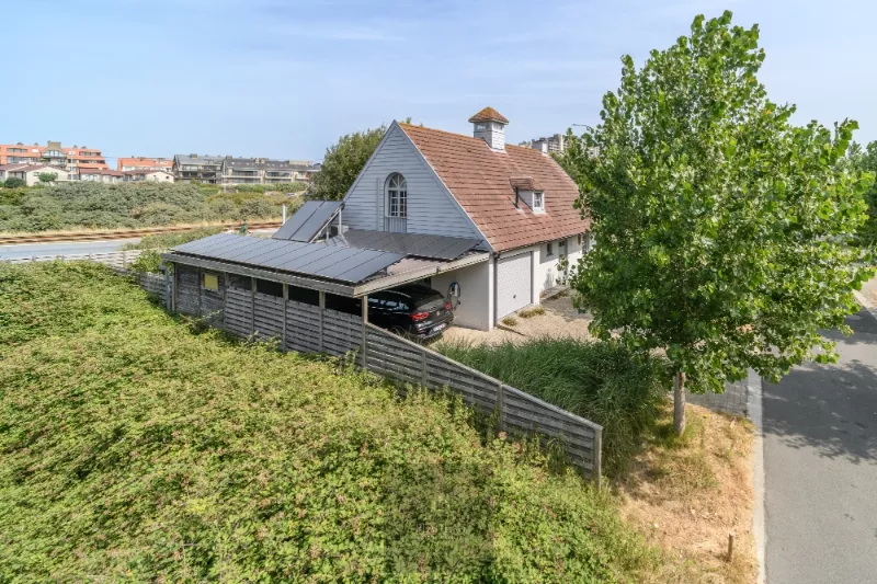 Charmante Mi Casa-villa op 1271m² op slechts 400 meter van zee.