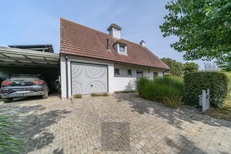 Charmante Mi Casa-villa op 1271m² op slechts 400 meter van zee.