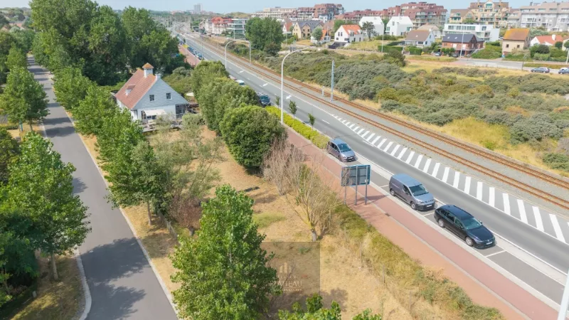 Charmante Mi Casa-villa op 1271m² op slechts 400 meter van zee.