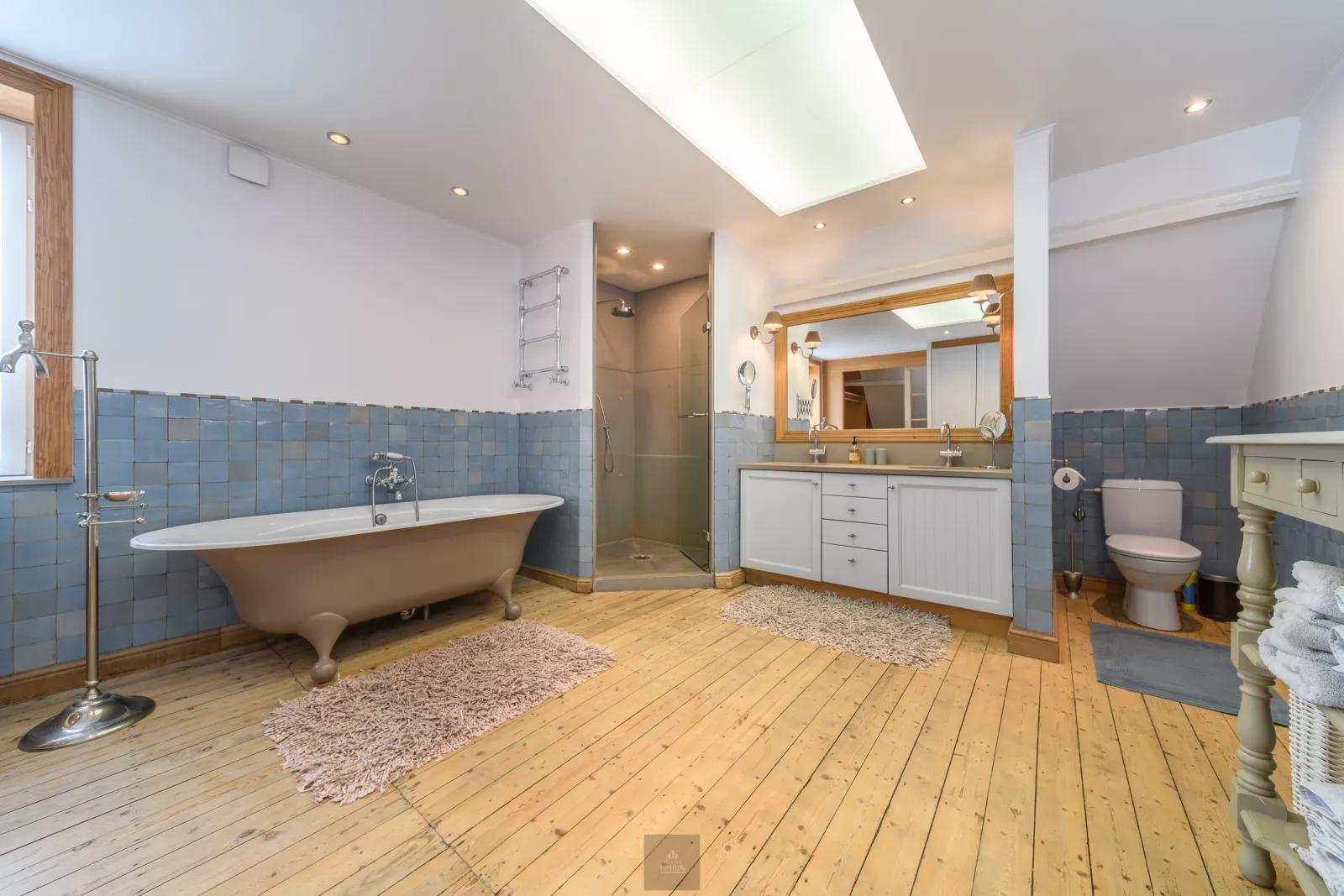Historic grandeur and modern comfort in a unique vicarage in Stuivekenskerke.
