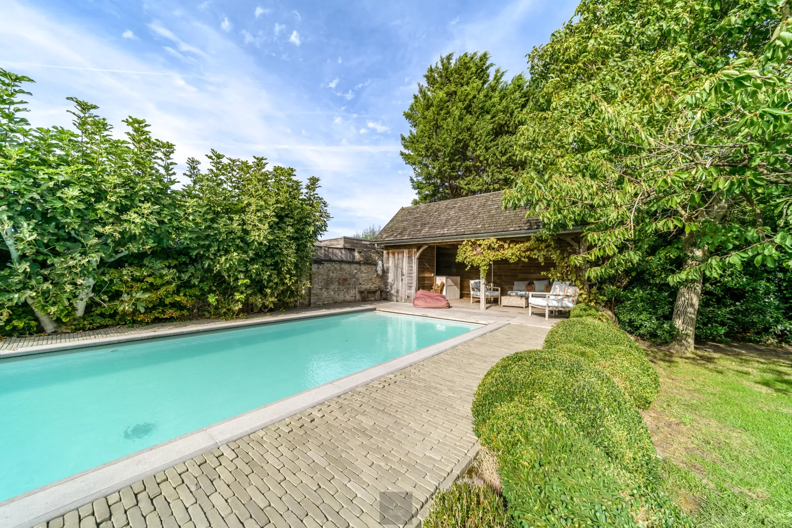 Historic grandeur and modern comfort in a unique vicarage in Stuivekenskerke.